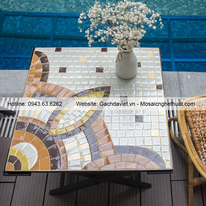 Bàn trà mosaic gốm hoa nâu VBGM1005