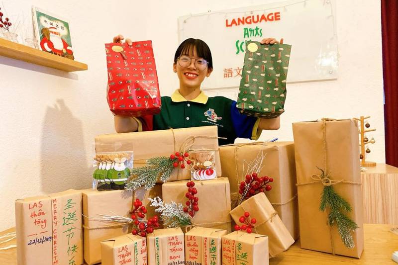 Bữa tiệc Giáng Sinh Huyền Bí tại Language Arts School