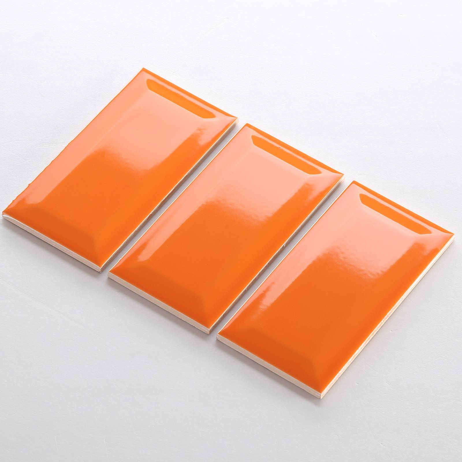 Gạch thẻ trang trí màu cam bóng vát KT 75x150mm V751509X