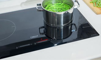 Bếp bị hỏng do dun nấu làm trào nước vào